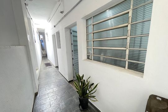 Entrada de kitnet/studio para alugar com 1 quarto, 20m² em Jardim das Vertentes, São Paulo