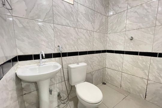Banheiro de kitnet/studio para alugar com 1 quarto, 20m² em Jardim das Vertentes, São Paulo