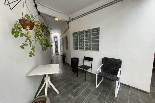 Entrada de kitnet/studio para alugar com 1 quarto, 20m² em Jardim das Vertentes, São Paulo