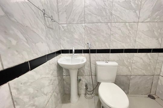 Banheiro de kitnet/studio para alugar com 1 quarto, 20m² em Jardim das Vertentes, São Paulo