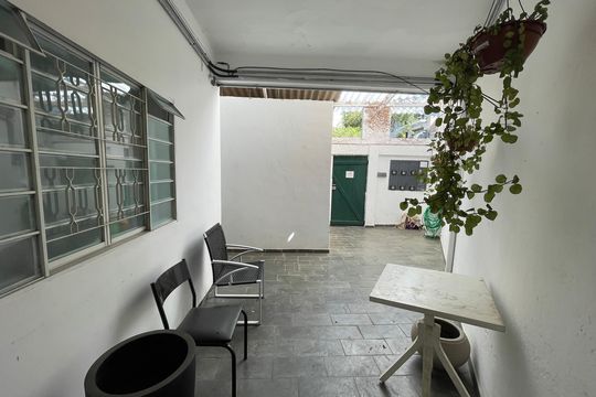 Entrada de kitnet/studio para alugar com 1 quarto, 20m² em Jardim das Vertentes, São Paulo