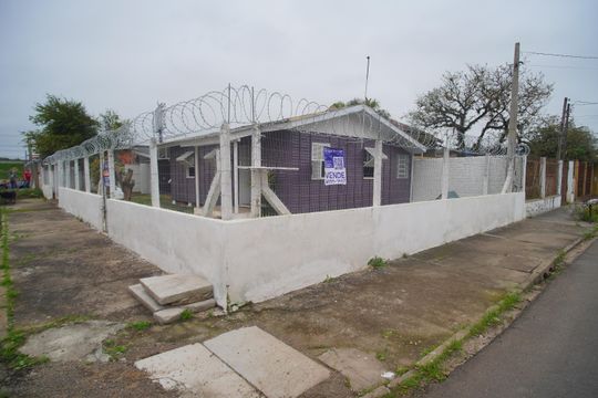 Fachada de casa à venda com 3 quartos, 70m² em Scharlau, São Leopoldo