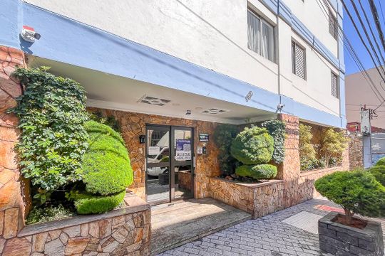 Fachada + plaquinha de apartamento para alugar com 2 quartos, 57m² em Olímpico, São Caetano do Sul