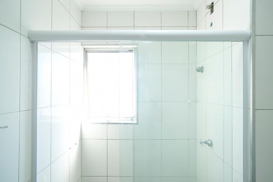 Banheiro de apartamento para alugar com 2 quartos, 57m² em Olímpico, São Caetano do Sul