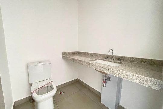 Banheiro de kitnet/studio à venda com 1 quarto, 29m² em Butantã, São Paulo