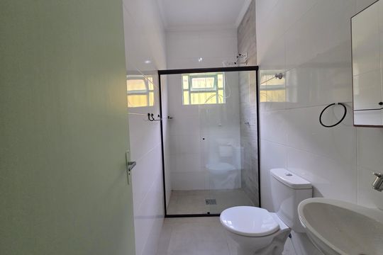 Banheiro de casa para alugar com 2 quartos, 130m² em Maracanã, Praia Grande