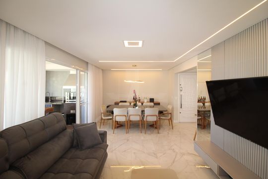 Sala de apartamento à venda com 3 quartos, 121m² em Conjunto Residencial Santa Terezinha, São Paulo