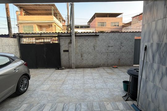Garagem de casa para alugar com 3 quartos, 120m² em Vila Paula, Duque de Caxias