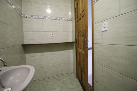 Banheiro de casa para alugar com 2 quartos, 86m² em Curicica, Rio de Janeiro