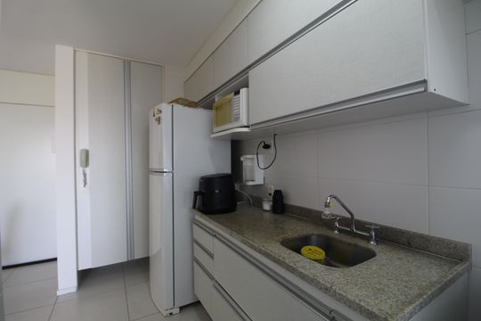 Cozinha de apartamento à venda com 2 quartos, 67m² em Barra Olímpica, Rio de Janeiro