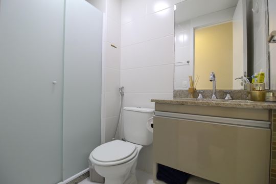 Banheiro Social de apartamento à venda com 2 quartos, 67m² em Barra Olímpica, Rio de Janeiro