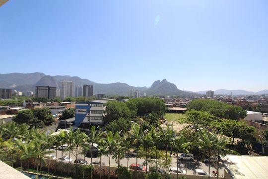 Sala - Vista de apartamento à venda com 2 quartos, 67m² em Barra Olímpica, Rio de Janeiro