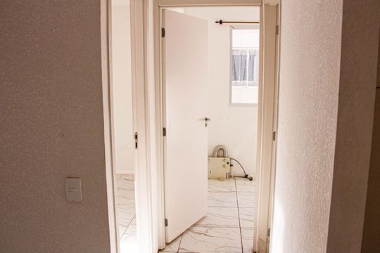 Corredor de apartamento para alugar com 2 quartos, 50m² em Guaratiba, Rio de Janeiro
