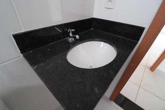 Banheiro Social de apartamento para alugar com 2 quartos, 52m² em Osvaldo Rezende, Uberlândia