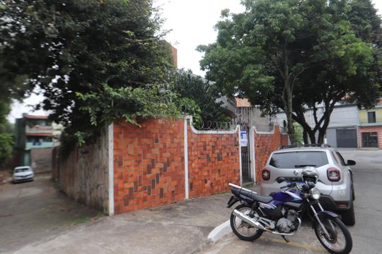 Fachada de casa à venda com 4 quartos, 360m² em Vila Canero, São Paulo