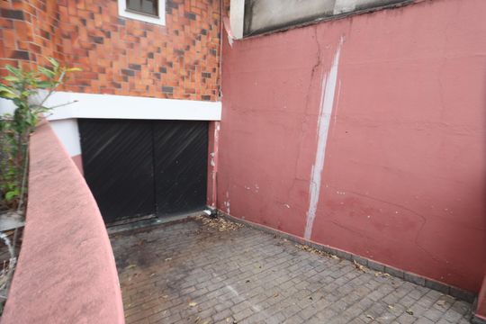 Acesso Garagem de casa à venda com 4 quartos, 360m² em Vila Canero, São Paulo