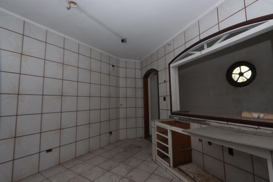 Cozinha de casa à venda com 4 quartos, 360m² em Vila Canero, São Paulo