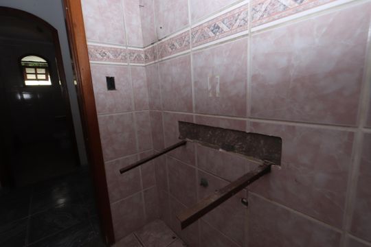 Banheiro 2 de casa à venda com 4 quartos, 360m² em Vila Canero, São Paulo