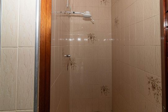 Banheiro piscina de casa à venda com 3 quartos, 400m² em Vila Represa, São Paulo