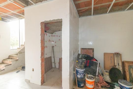 Casa à venda com 2 quartos, 68m² em Olaria, Canoas