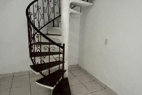 Escada de casa à venda com 4 quartos, 250m² em Jardim Helena, São Paulo