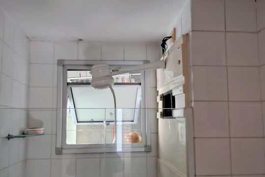 Banheiro de apartamento à venda com 2 quartos, 50m² em Vila Amélia, São Paulo