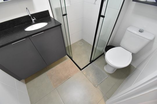 Banheiro  de kitnet/studio para alugar com 1 quarto, 27m² em Tarumã, Pinhais