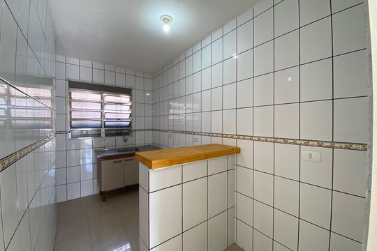 Cozinha de casa para alugar com 1 quarto, 60m² em Jardim São Jorge, São Paulo