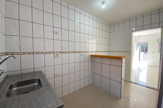 Cozinha de casa para alugar com 1 quarto, 60m² em Jardim São Jorge, São Paulo