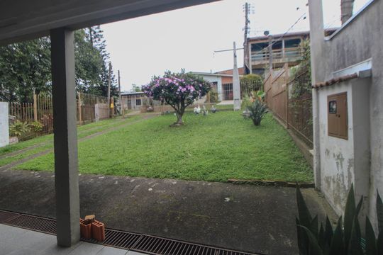 Vista de casa à venda com 3 quartos, 100m² em Vila Nova, Porto Alegre