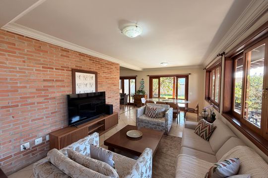 Sala de casa de condomínio à venda com 3 quartos, 360m² em Chácara Malota, Jundiaí
