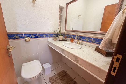 Lavabo de casa de condomínio à venda com 3 quartos, 360m² em Chácara Malota, Jundiaí