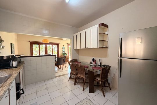 Cozinha de casa de condomínio à venda com 3 quartos, 360m² em Chácara Malota, Jundiaí