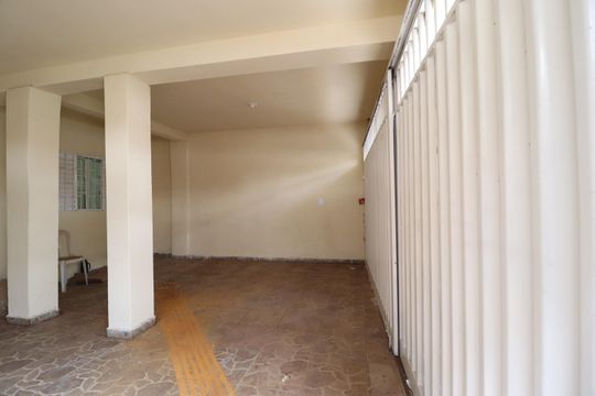 Garagem de casa para alugar com 4 quartos, 280m² em Marta Helena, Uberlândia