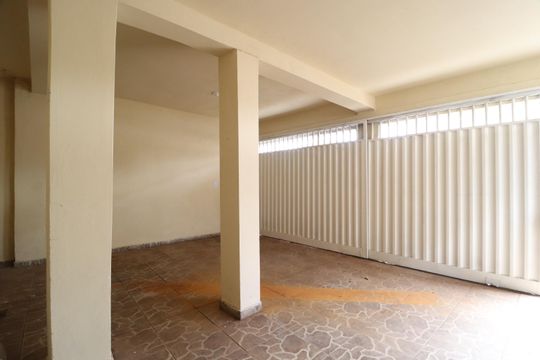 Garagem de casa para alugar com 4 quartos, 280m² em Marta Helena, Uberlândia