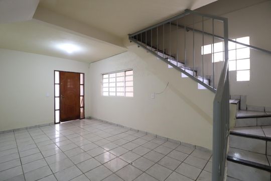 Casa para alugar com 4 quartos, 280m² em Marta Helena, Uberlândia