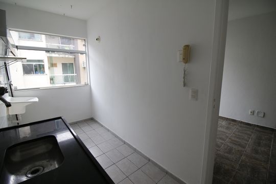 Cozinha de apartamento para alugar com 2 quartos, 58m² em Jacarepaguá, Rio de Janeiro