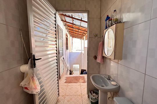 Casa à venda com 2 quartos, 240m² em Jardim Laguna, Contagem