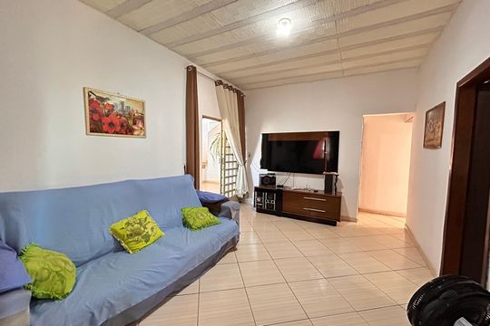 Casa à venda com 2 quartos, 240m² em Jardim Laguna, Contagem