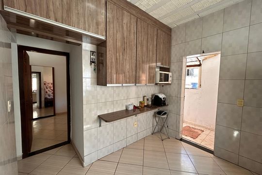Casa à venda com 2 quartos, 240m² em Jardim Laguna, Contagem