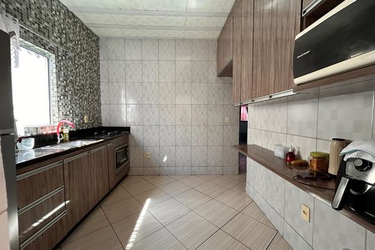 Casa à venda com 2 quartos, 240m² em Jardim Laguna, Contagem