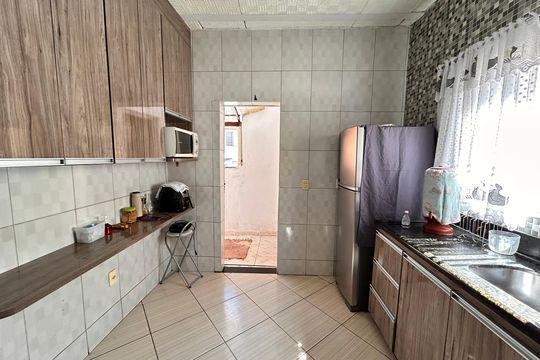 Casa à venda com 2 quartos, 240m² em Jardim Laguna, Contagem