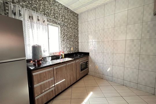 Casa à venda com 2 quartos, 240m² em Jardim Laguna, Contagem