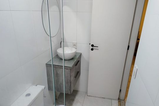 Banheiro de apartamento à venda com 2 quartos, 60m² em Vila Nova, Campinas