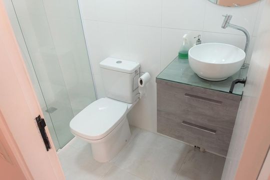 Banheiro de apartamento à venda com 2 quartos, 60m² em Vila Nova, Campinas