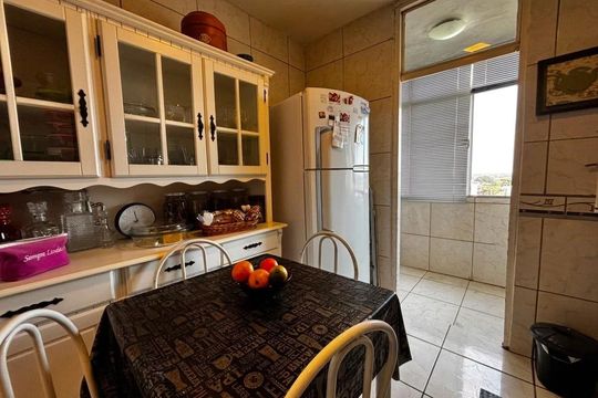 Cozinha de apartamento para alugar com 2 quartos, 65m² em Humaitá, Porto Alegre
