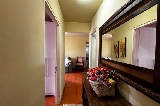 Corredor de apartamento para alugar com 2 quartos, 65m² em Humaitá, Porto Alegre