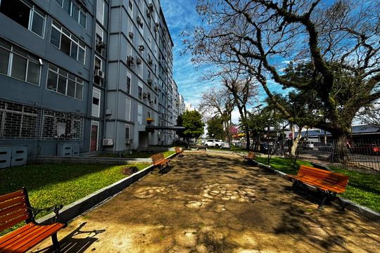 Fachada de apartamento para alugar com 2 quartos, 65m² em Humaitá, Porto Alegre