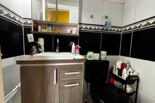 Banheiro de apartamento para alugar com 2 quartos, 65m² em Humaitá, Porto Alegre