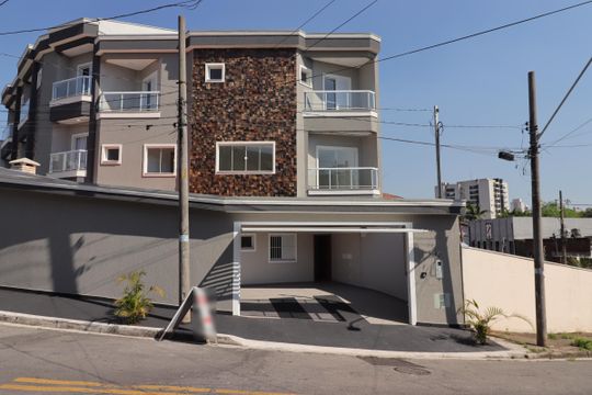 Fachada de casa à venda com 2 quartos, 140m² em Vila América, Santo André